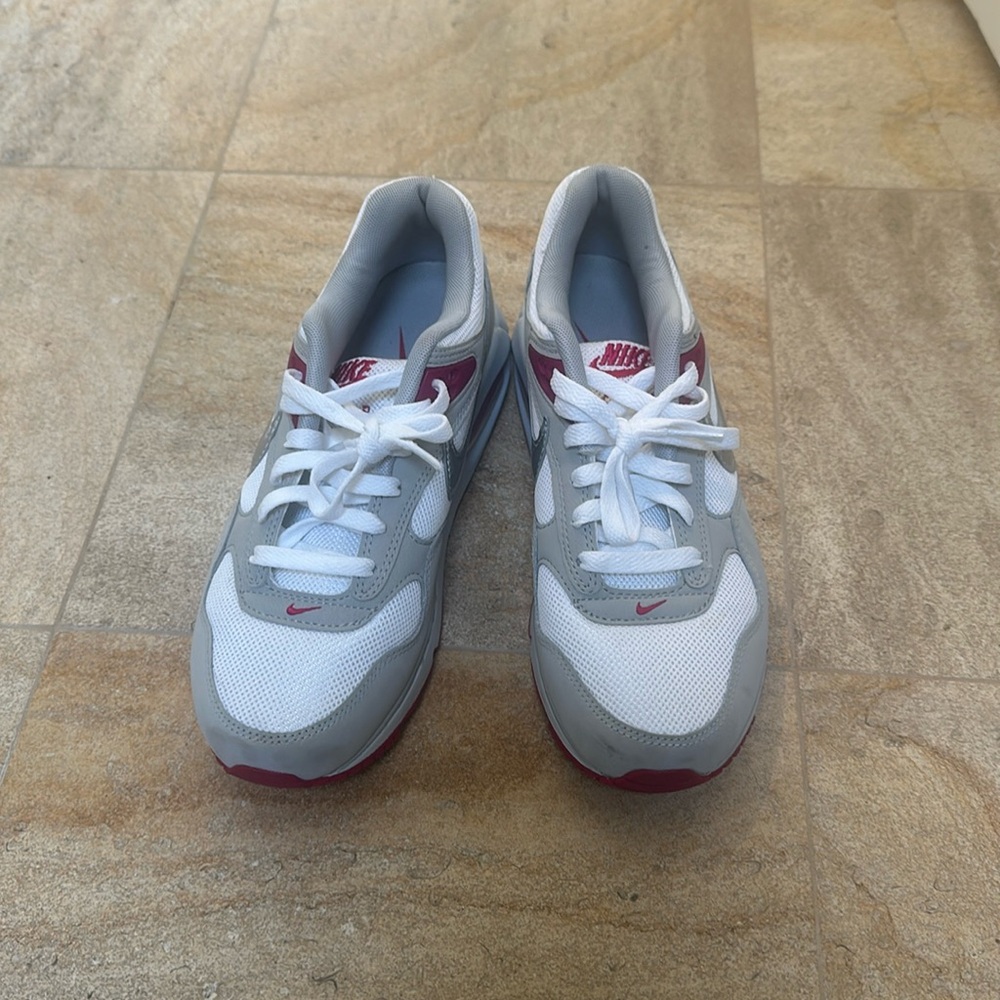 Women’s Nike Air Max size 7.5
